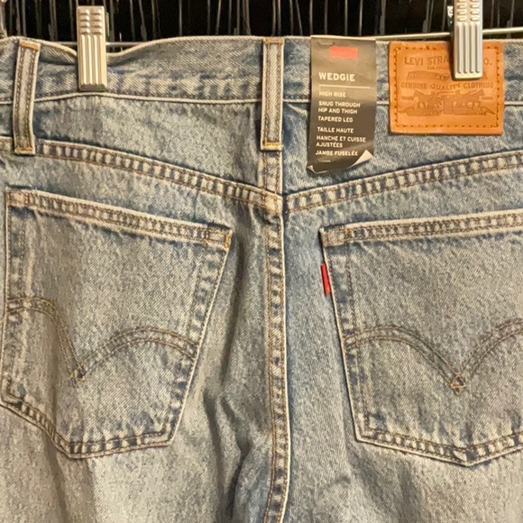 NWT Levi’s wedgie jean - Picture 4 of 6